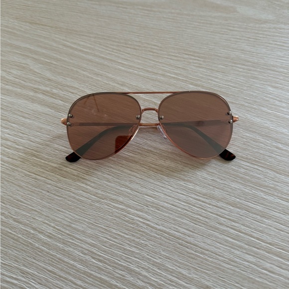 Stylish Aviator Sunglasses with Brown Lenses - Picture 1 of 2